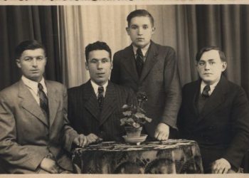 Мешканці села Байківці на ретро фото