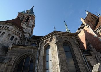 Чотири рази руйнували храм, а у ньому досі моляться віряни: історія Домініканського костелу у Чорткові