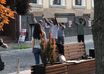 Депутат Тернопільської облради вимагає депортувати темношкірих студентів за акцію проти расизму