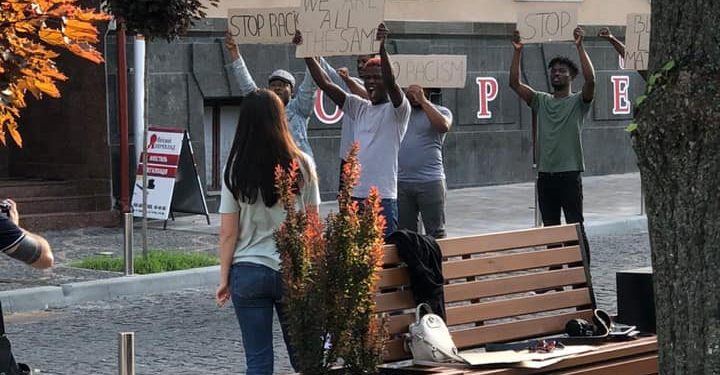 Депутат Тернопільської облради вимагає депортувати темношкірих студентів за акцію проти расизму