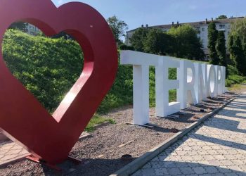 У Тернополі вандали ніяк не заспокояться: пошкодили атрибут «I love Ternopil» (фото)