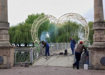 Арки, які встановлені у парках Тернополя були придбані в обхід тендерних процедур