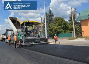 На обході міста Кременець фінішувало укладання другого шару асфальтобетону