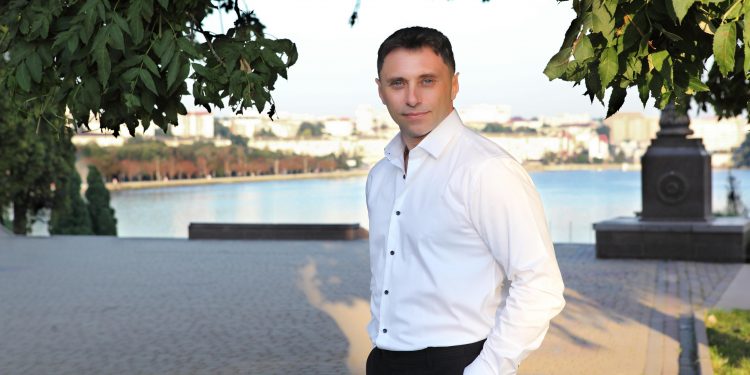 «Ми повернемо 80 гектарів землі на набережній ставу у Тернополі нашим військовим», – наголосив Олександр Кравчук, голова Тернопільської  регіональної організації «ОПОЗИЦІЙНОЇ ПЛАТФОРМИ – ЗА ЖИТТЯ»