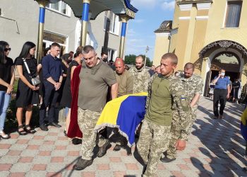 “На Фронті без змін – загинув один”: на Тернопільщині попрощалися із загиблим воїном