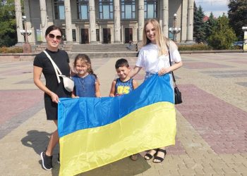 Активісти партії «Порядок. Відповідальність. Справедливість» продовжують акцію «Прапор України у кожному домі»