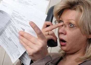 Поки місцеве самоврядування знижуює тарифи, уряд грабує українців