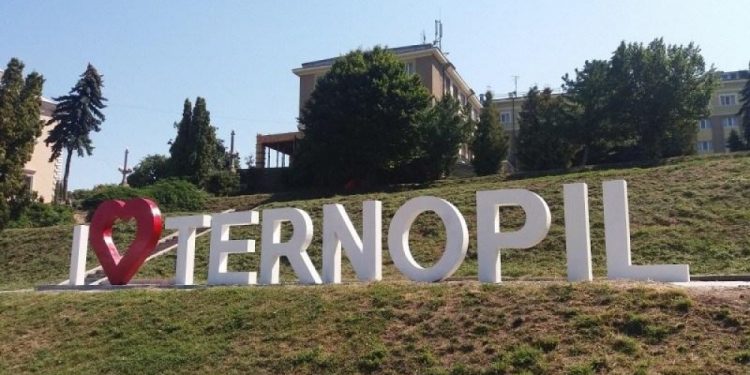 Тернопіль позивається до уряду через введення у місті “червоної” зони