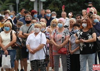 У Франківську тривають масові протести проти «червоної» зони (ФОТО)