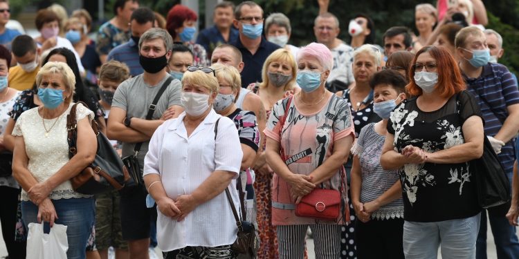 У Франківську тривають масові протести проти «червоної» зони (ФОТО)