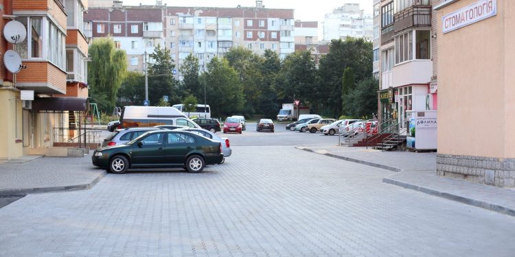 Європейська Україна починається з відремонтованих тротуарів та дворів