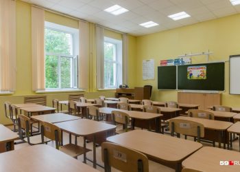 В одному із районів Тернопільщини батьки забирають документи своїх чад зі шкіл