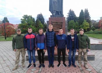 Перші пішли: на Тернопільщині до війська провели призовників (Фото)