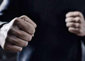 Вдарив пішохода в голову: у Тернополі на дорозі трапилася бійка