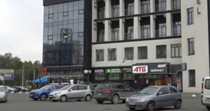 Тернополянин подзвонив у поліцію і повідомив, що у його автівці знаходить вибухівка (Відео)