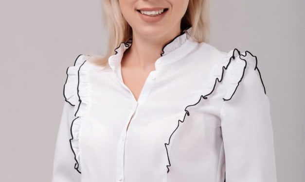 «Ми не дозволимо закрити малокомплектні школи на Тернопільщині», – заявила Дар’я Проскурякова, перший номер у списку «ОПЗЖ» в обласну раду