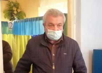 На Тернопільщині чоловік порвав бюлетені, бо не зміг проголосувати за свого кандидата