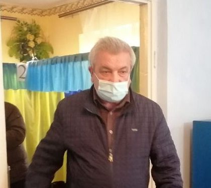 На Тернопільщині чоловік порвав бюлетені, бо не зміг проголосувати за свого кандидата