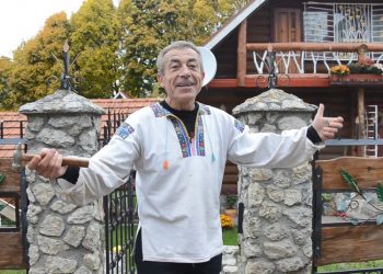 Чоловік з Тернопільщини 20 років будував хату та 11 тематичних будиночків