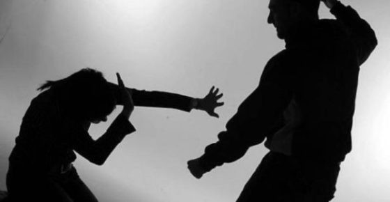 На Тернопільщині під час сварки чоловік держаком від сапи проломав череп дружині