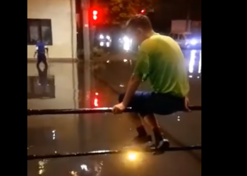 Як один тернополянин під час потопу допоміг багатьом людям (Відео)