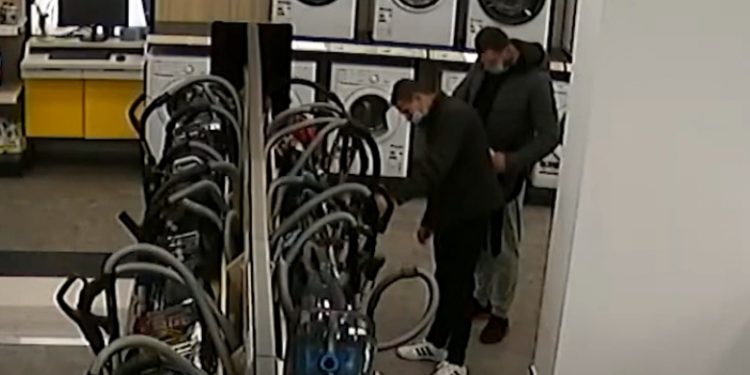 У Тернополі чоловік викрав з магазину дорогий товар: розшук (Відео)