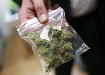 У Тернополі наряд поліції затримав 18-річного хлопця з забороненими речовинами