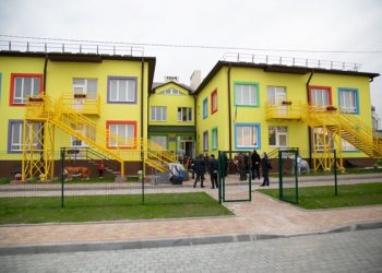 Володимир Труш передав іграшки та спортивний інвентар садочку у селі Біла