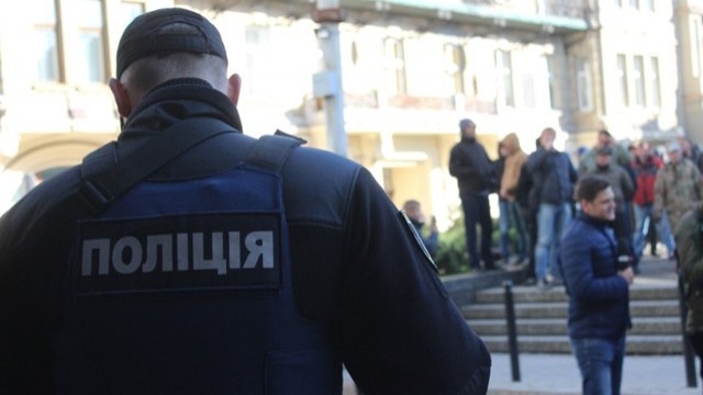 Поліцейський побив чоловіка: у Тернополі слідчий на допиті застосував насильство