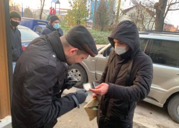 У Тернополі працівники СБУ проводять обшук в помешканні депутата (Фото, Відео)