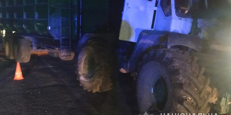 На Тернопільщині ДТП з потерпілими: легківка в’їхала у трактор (Фото)