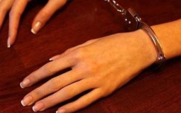 У Тернополі молода жінка обікрала чоловіка. Тернополянку спіймали