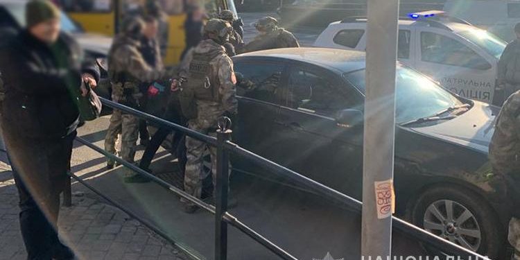 У Тернополі протягом року двоє рідних братів з Азербайджану нападали, били та грабували валютчиків (Фото)