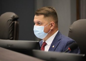 Депутати підтримали дострокове припинення повноважень голови облпсної ради Віктора Овчарука