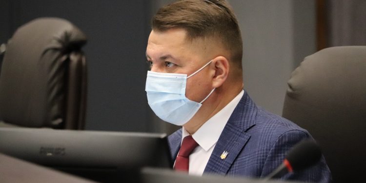 Депутати підтримали дострокове припинення повноважень голови облпсної ради Віктора Овчарука