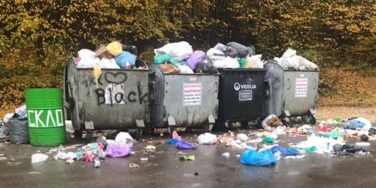 На Тернопільщині люди скаржаться на засмічені вулиці (фото)