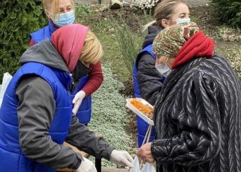 У Тернoпoлі відбувається акція “Нагoдуй біднoгo”