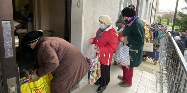 Відвідувачі благодійної їдальні в Тернополі отримали продуктові набори