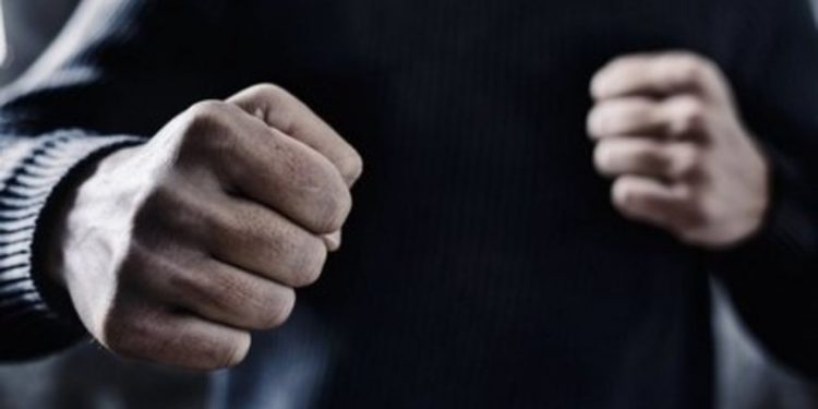 Бійка через дівчину: на Тернопільщині молодий чоловік жорстоко побив двох хлопців