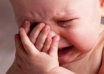 Нещасний випадок на Тернопільщині: дитинка вилила на себе каструлю з кип’ятком. Що робили у цей момент батьки?