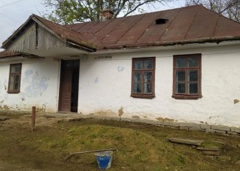На Тернопільщині волонтери відновлюють родинну хату Бойчуків