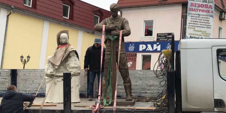 В мережі розкритикували пам’ятник Героям, який встановили у Бучачі