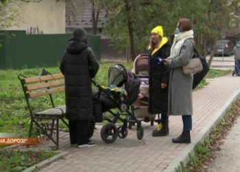 У Тернополі молоді мами показали стан вулиць міста