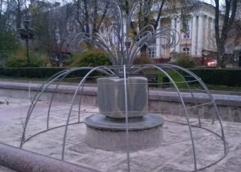 Свято наближається: у Тернополі розпочинають встановлювати новорічну ілюмінацію