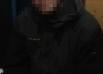 У Тернополі спіймали молодого чоловіка, який викрадав камери