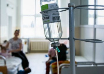 На Тернопільщині чоловік кинув у сусідку дошку: Жінка опинилась у лікарні