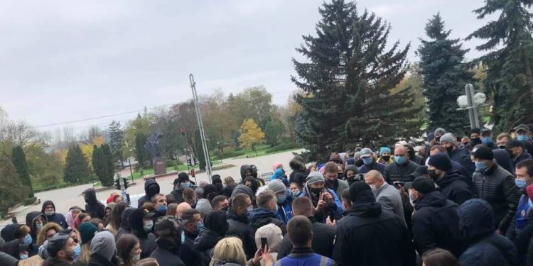 У Тернополі ресторатори пікетували “білий дім” (Фото)