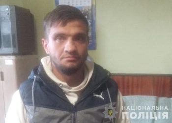 У Бучачі з магазину чоловік викрав 50 000 грн і на таксі поїхав у Тернопіль: розшук (Фото)