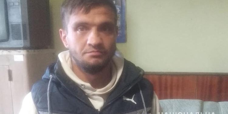 У Бучачі з магазину чоловік викрав 50 000 грн і на таксі поїхав у Тернопіль: розшук (Фото)