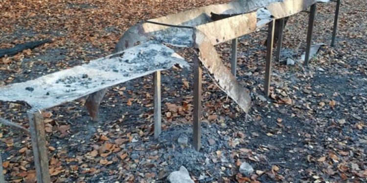 У Тернополі вандали знищили місце відпочинку